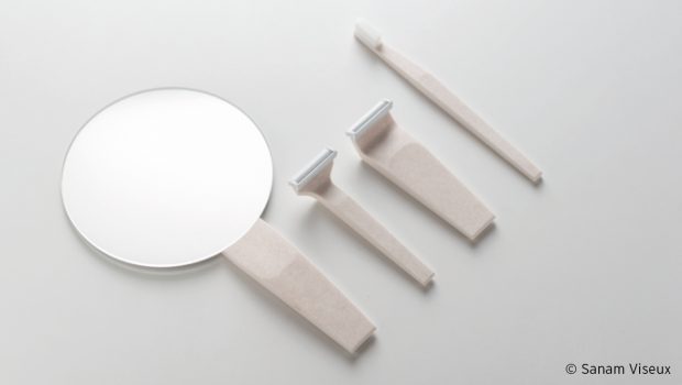 Photo de petits accessoires de salle de bain conçus à partir d'un mélange d'acrylique et de coquilles réduites en poudre